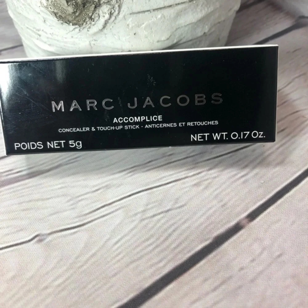 Marc jacobs accomplice concealer and touch up stick- deep 59 - Picture 3 of 4